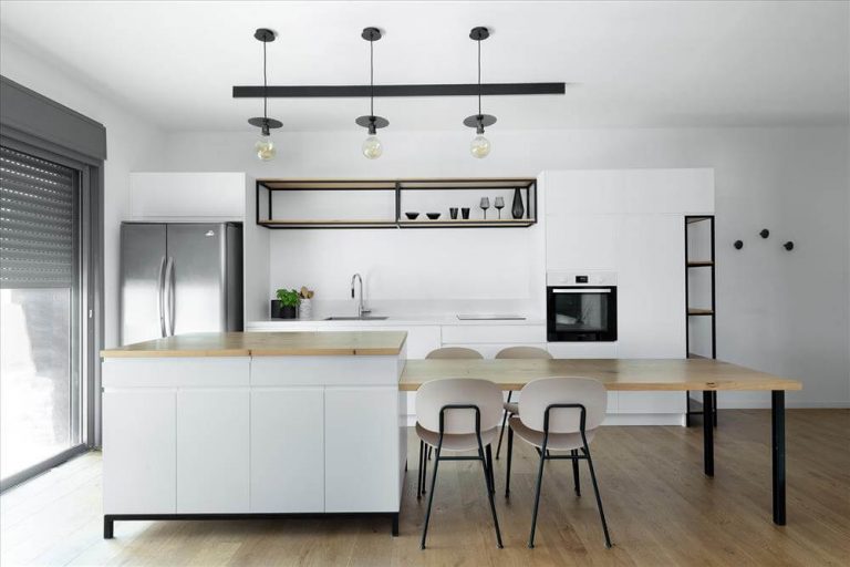 בוצ'ר אלון בגוון טבעי | עיצוב תמי פמפנל שנקר | צילום גדעון לוין